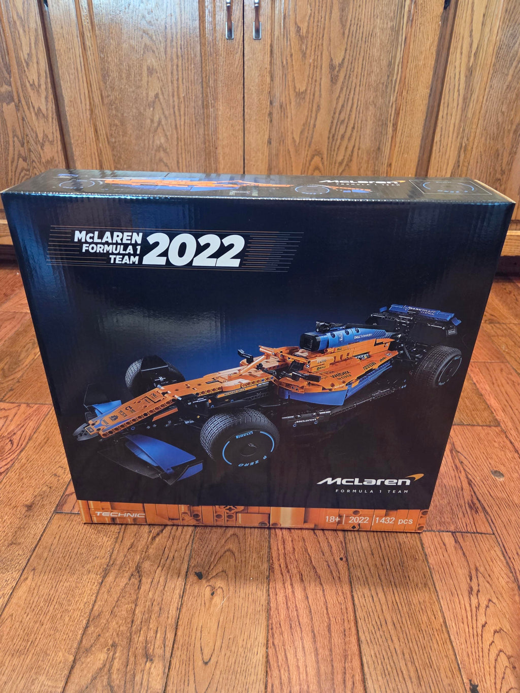 McLaren Formula 1 Race Car - 1432 Pieces - 42141