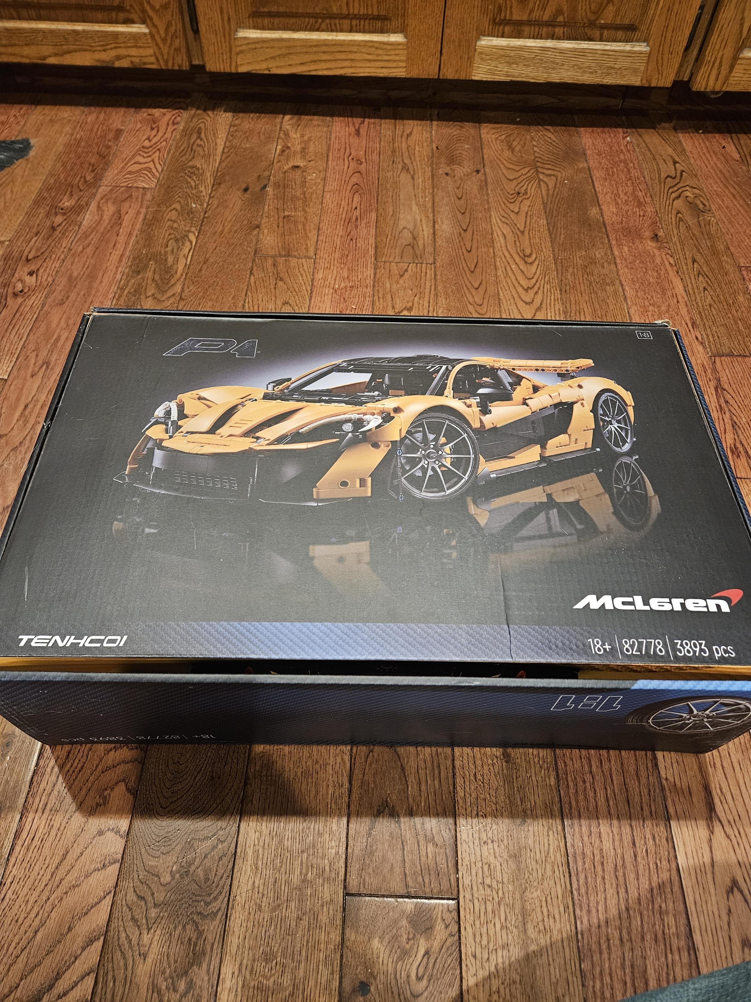 McLaren Formula 1 Race Car - 1432 Pieces - 42141