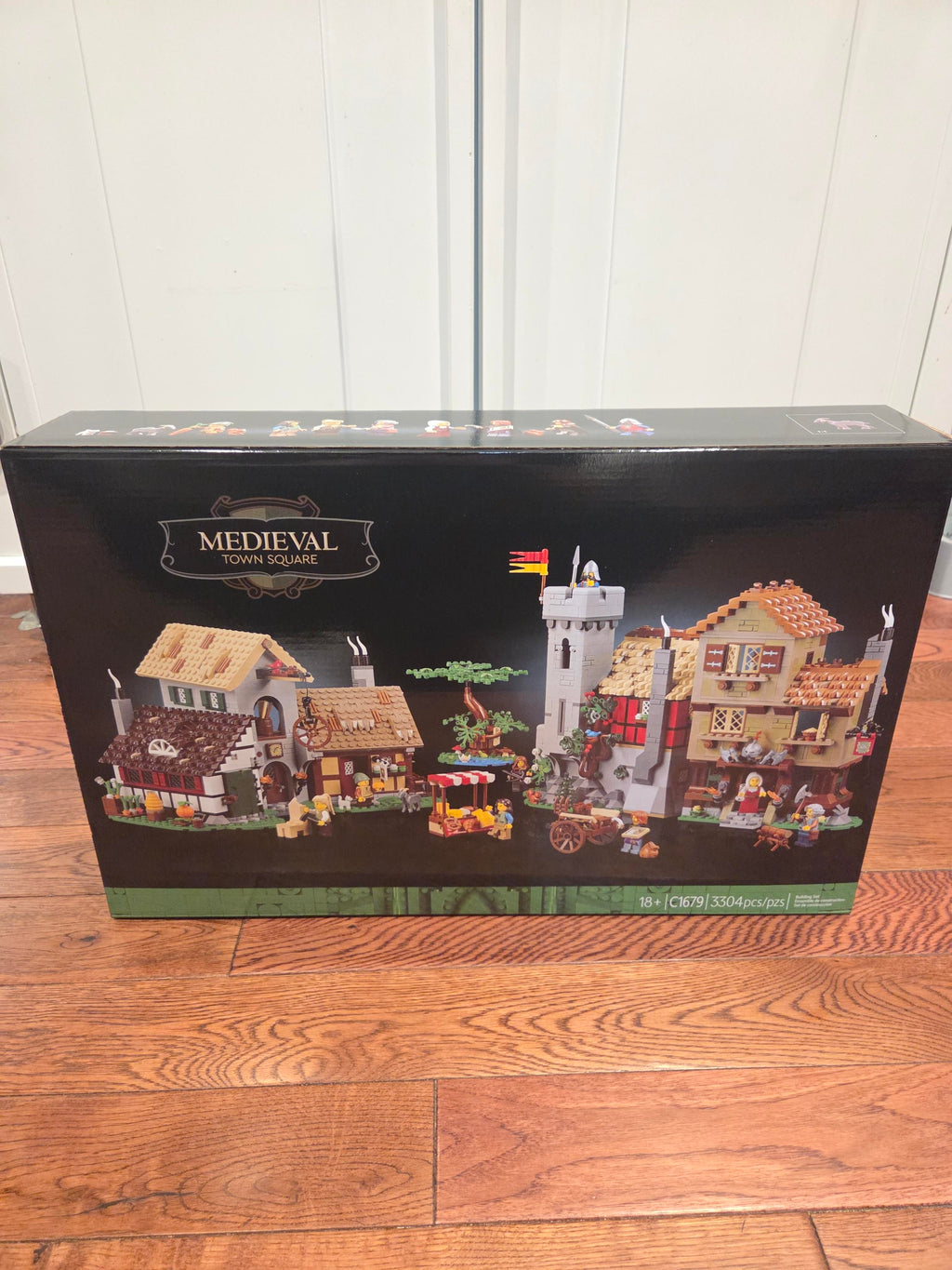 Medieval Town Square - 3304 Pieces - 10332